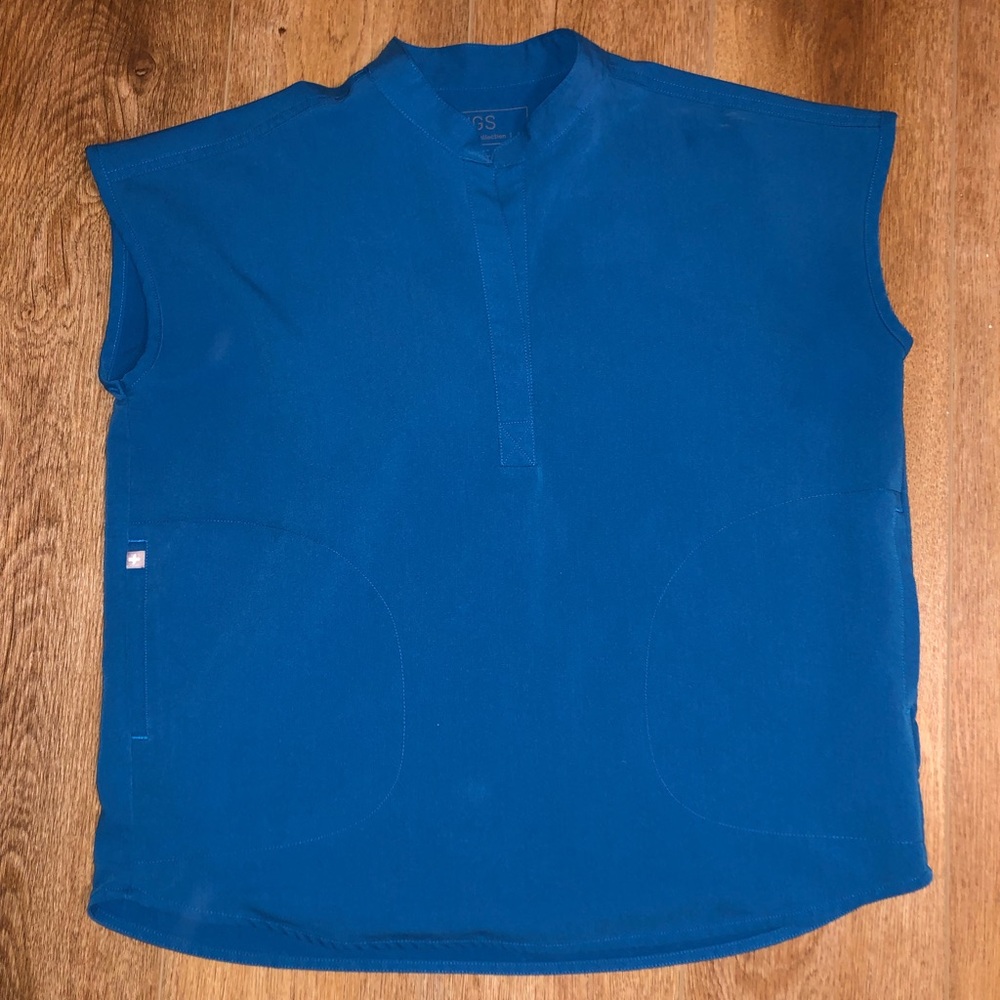 Alps Blue figs scrub top